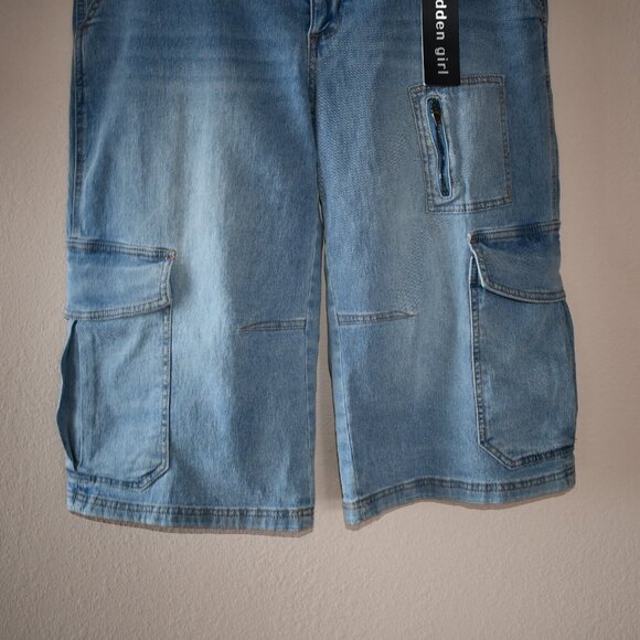 Madden Girl Junior's Light Wash Denim Slouchy Cargo Capri Jeans Size XL - Picture 4 of 6